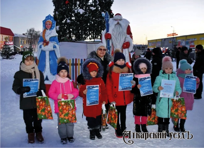 В Аткарске «Новогодние фантазии» наградили дипломами и подарками