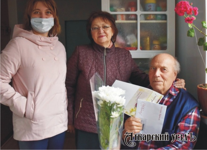 В Аткарске поздравили с 90-летием Владимира Андреевича Копенкина