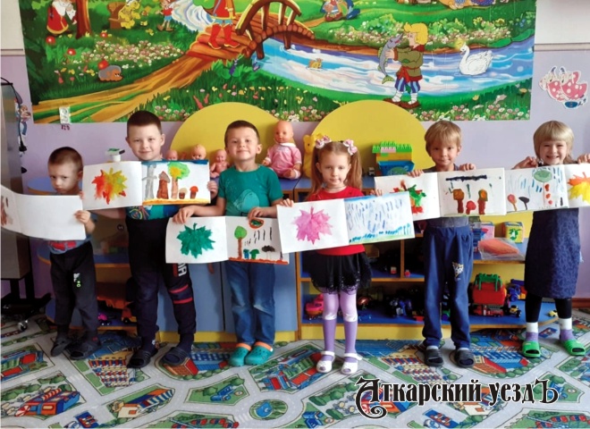 В детском саду Большой Екатериновки дети нарисовали осень