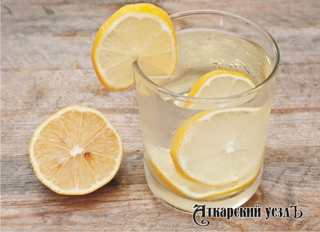 Медики поведали о пользе для здоровья воды с лимоном