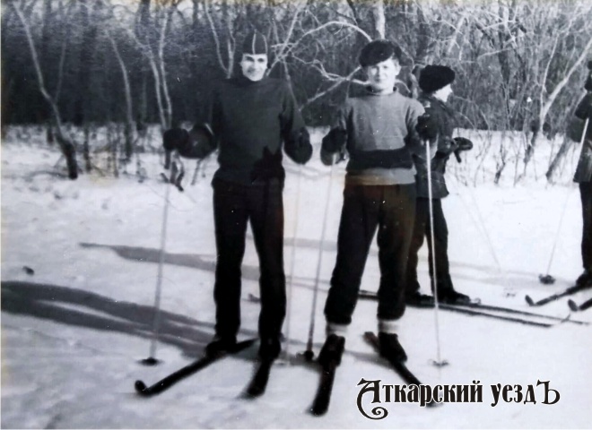 Старинное фото лыжников