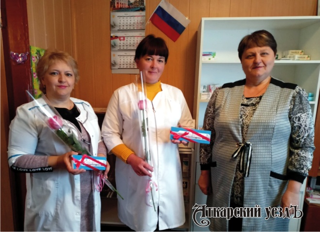В Большой Екатериновке поздравили медицинских сестер с праздником