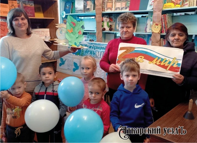 В библиотеке села Прокудино ребята читали стихи и пели песни о мире
