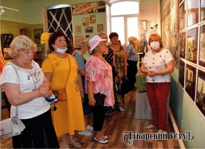 «Серебряные» волонтеры посетили Музей боевой славы школы № 3