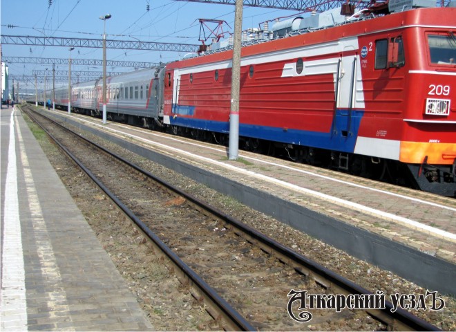 Пассажирский поезд на перроне станции Аткарск Приволжской железной дороги