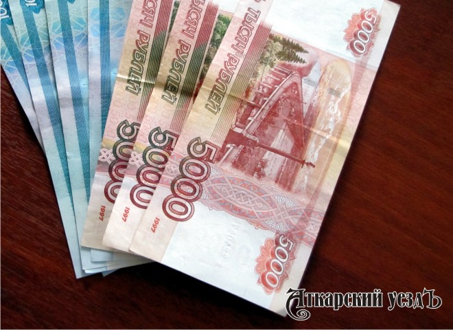 Купюры Банка России номиналом 1000 рублей и 5000 рублей