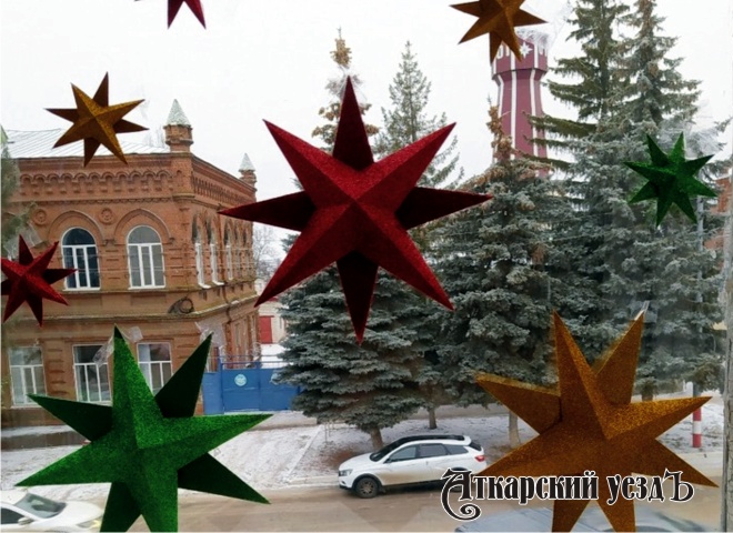Аткарский КЦСОН присоединился к акции «Новогодние окна»