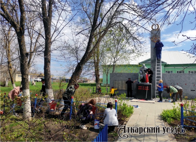 В аткарском селе привели в порядок памятник погибшим в годы ВОВ