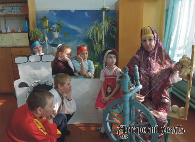В селе Озерное школьникам рассказали об истории русской печки