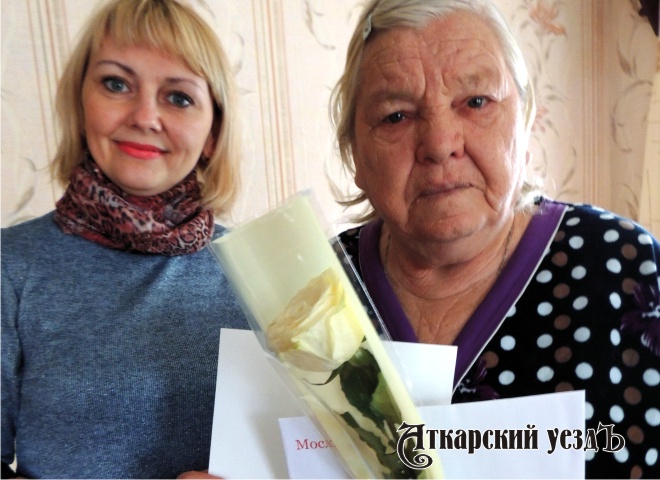 Сотрудники КЦСОН поздравили с 90-летием Пелагею Дмитриеву