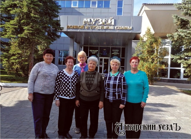 Получатели социальных услуг из города Аткарска посетили Парк Победы