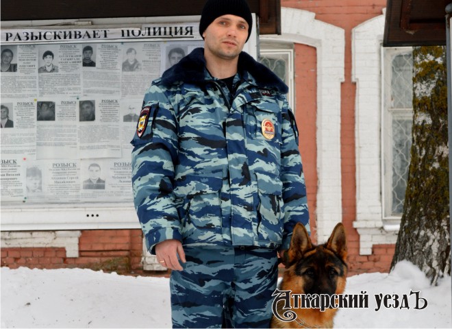 Полицейская овчарка Гектор и сотрудник отдела МВД