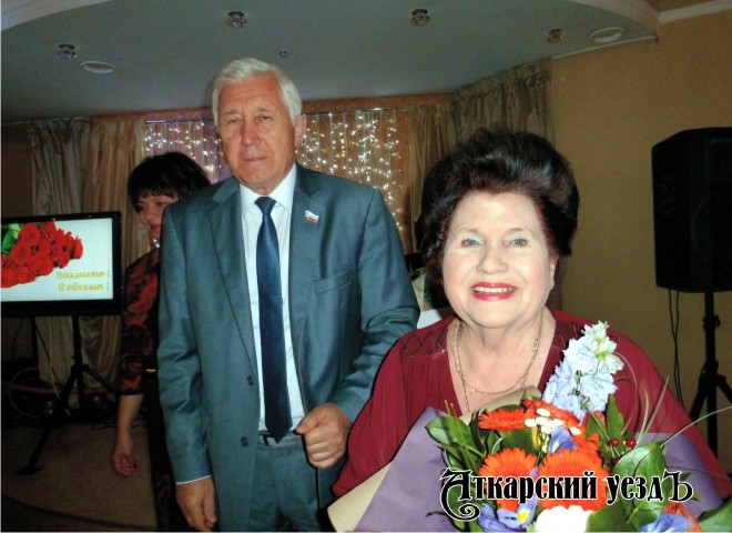 Валентина Боброва и председатель Саратовской областной Думы Владимир Васильевич Капкаев