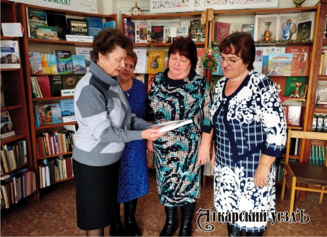 ГТРК «Саратов» подарила книги Аткарской центральной библиотеке