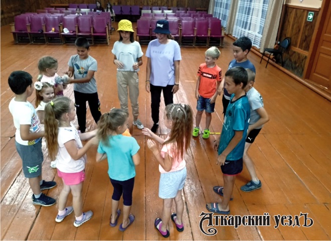 Детей из села Большая Екатериновка развлекали в «Ритмах лета»