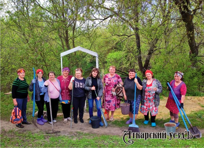 Активистки женсовета села Даниловка провели субботник на роднике