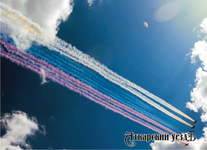 Флаг России на небе