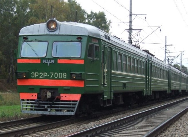 С 1 апреля пригородные поезда на Калининск и Лысые Горы перестанут курсировать