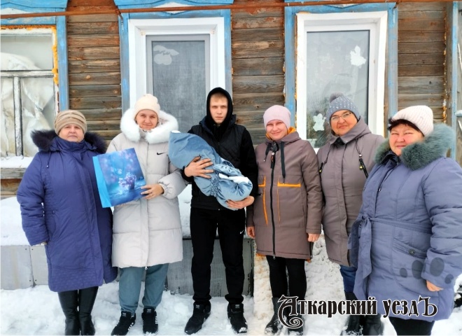 Женсовет Даниловки поздравил молодую семью с рождением малыша