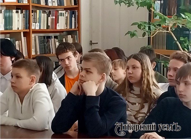 Аткарские школьники в библиотеке проявили «солдатскую смекалку»