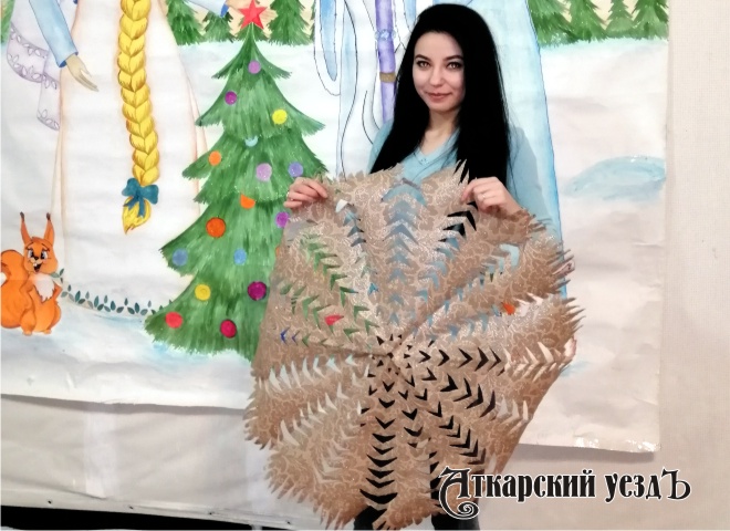 В Доме культуры Даниловки учили делать снежинки своими руками