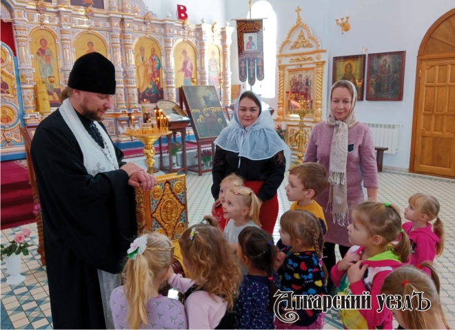 Ребята из детсада «Ласточка» посетили храм Петра и Павла г. Аткарска