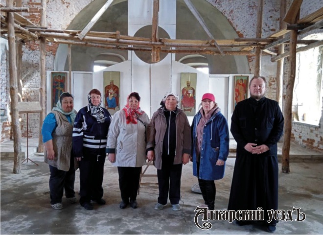 Аткарчане посетили сельский храм в рамках православного туризма