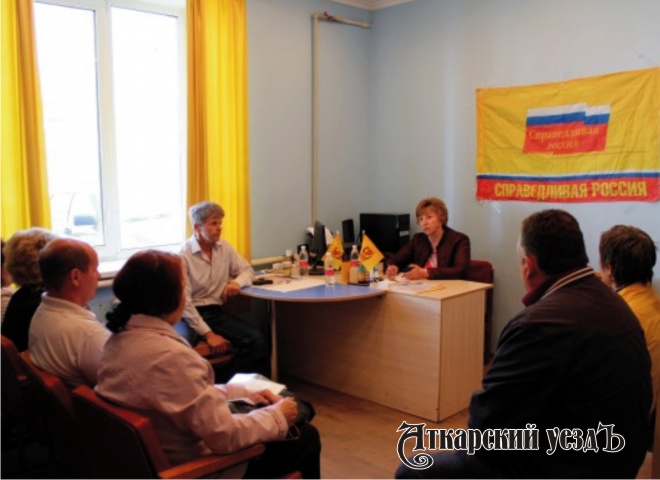 Жители Аткарска поведали о проблемах лидеру саратовских справедливоросов