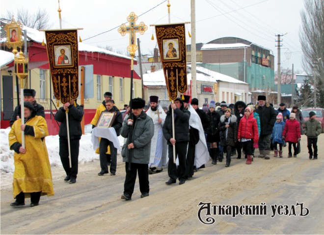 В Аткарске прошёл крестный ход в честь Сретения Господня