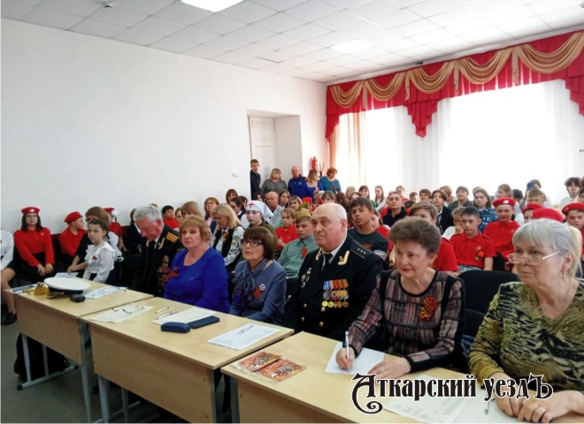 О войне стихами говорили учащиеся школы № 8 города Аткарска