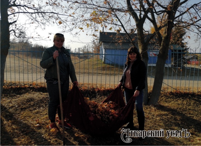 Работники культуры провели в селе Даниловка субботник