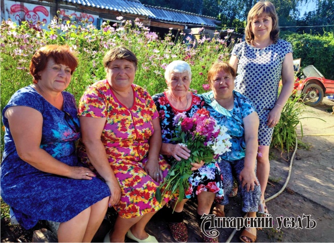 Сельчане поздравили с юбилеем старейшую жительницу Даниловки Аткарского района