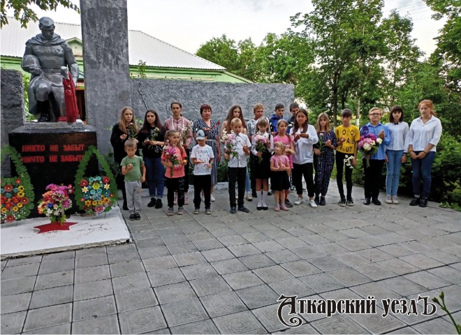 В селе Большая Екатериновка состоялась акция «Свеча памяти»