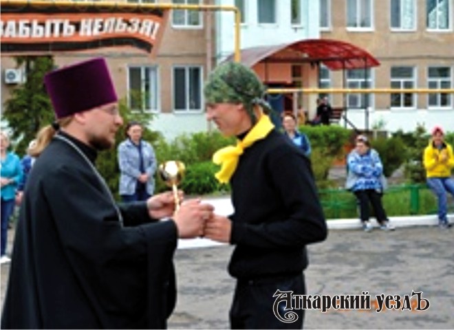 Священник Роман Болотнов вручил награды участникам спортивных соревнований среди подопечных психоневрологических интернатов