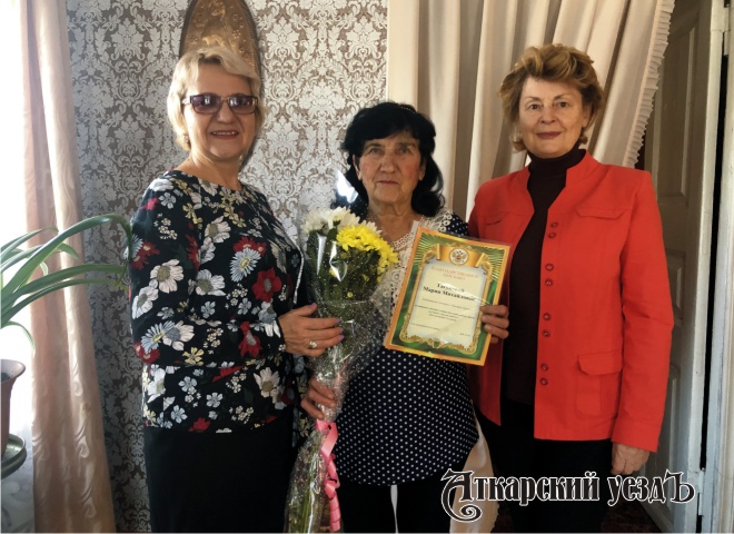 КЦСОН и «Бабушкин патруль» поздравили с юбилеем Марию Тагунову