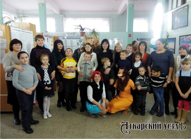 Коллектив Аткарского ЦСЗН в Международный день инвалидов подготовил праздник для детей