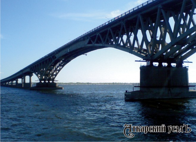 Знаменитый саратовский мост через реку Волгу