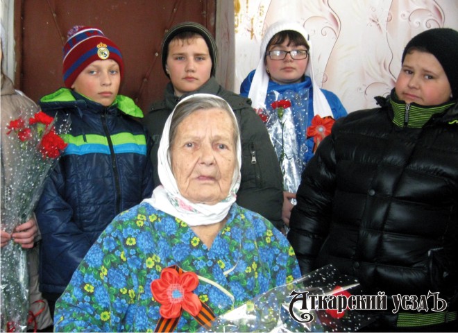 Тургеневские школьники поздравили тружеников тыла