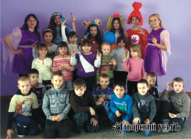 Сотрудники ЦДТ подарили детям праздник День сладкоежки