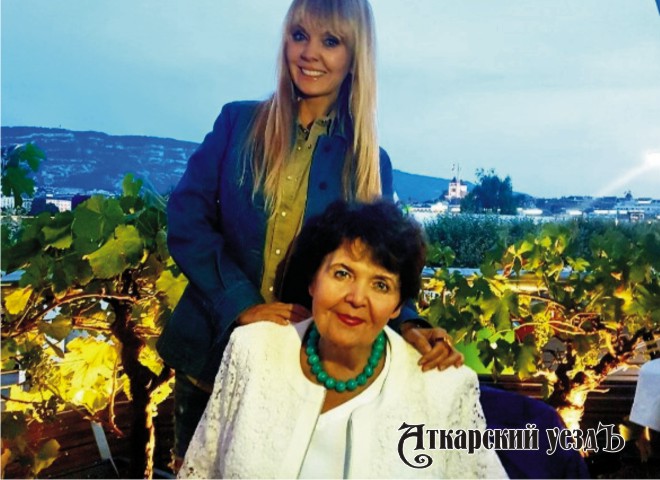 Семейный ужин Валерии с мамой Галиной Николаевной Перфиловой