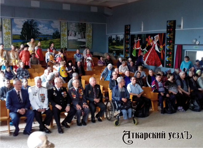 Аткарские ветераны посетили Дом-интернат для престарелых