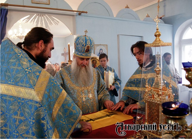 Божественную литургию в храме села Ершовка совершил Владыка Лонгин