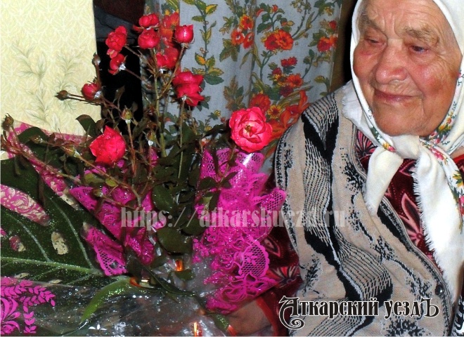 Жители Вяжли поздравили с юбилеем старейшую жительницу села