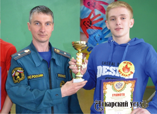 Юные пожарные из школы № 8 в Аткарске победили в конкурсе «Красный цветок»