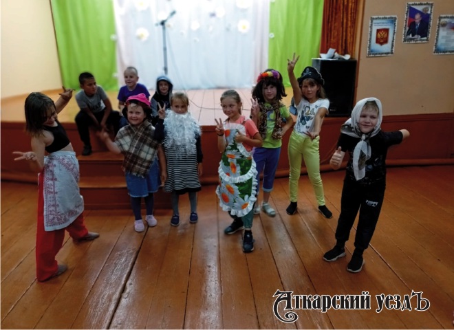 В аткарском селе прошла дискотека для детей «Зажигай и веселись»