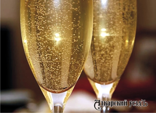 Россиян призвали не пить шампанское с пеплом бумаги с желанием