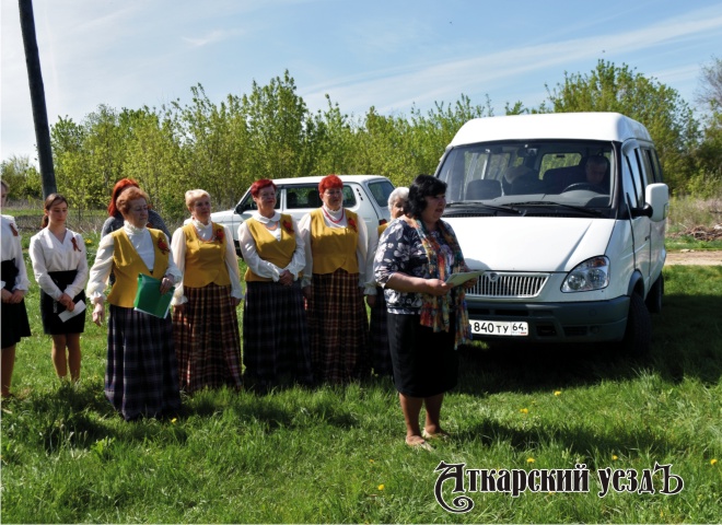 Вокальная группа «Зоренька» спела в Лопуховке для тружеников тыла