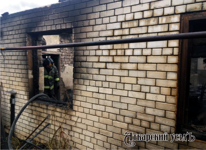В селе Озерное Аткарского района на пожаре погибли четыре человека