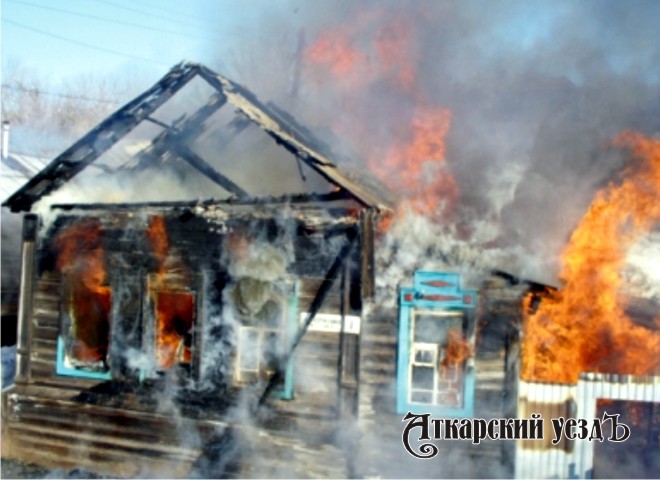 Пожар в жилом деревянном доме