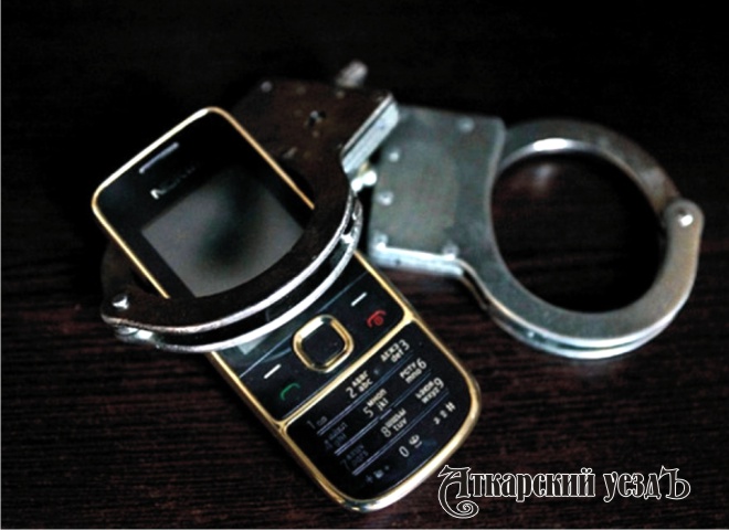 За кражу телефона на берегу Аткары задержана 24-летняя девушка